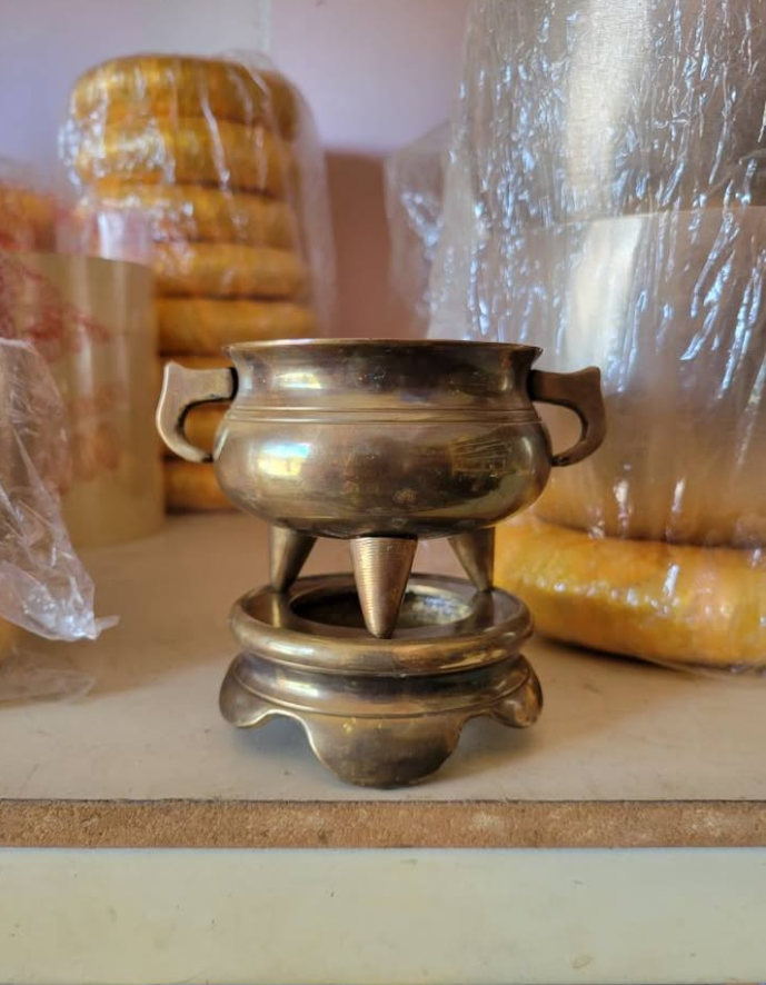 Bát hương bằng đồng giá bao nhiêu ? Tại Sao Bát Hương Bằng Đồng Được Ưa Chuộng?